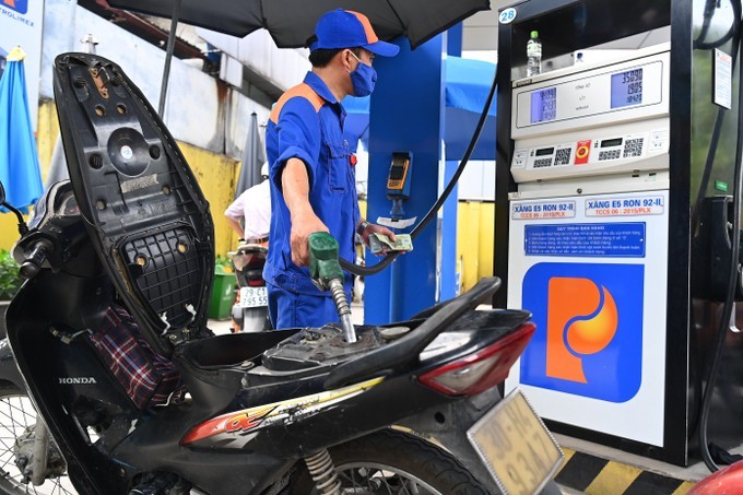 Giá xăng dầu dự báo giảm về mốc 23.000 đồng/lít