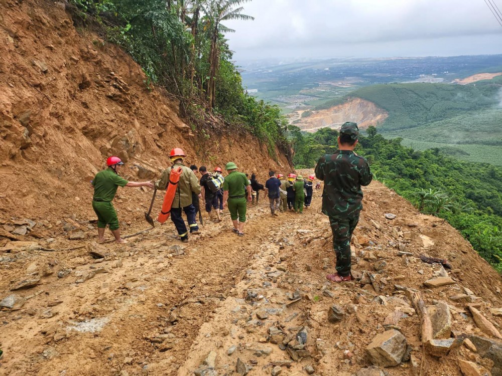 Hà Tĩnh: Mưa lớn gây sạt lở đất khiến 7 công nhân thương vong