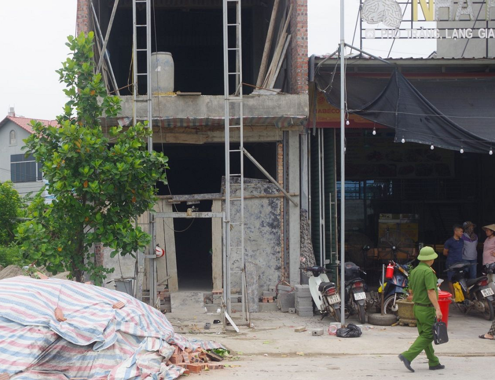 Bắc Giang: Rơi thang máy tự chế khiến 7 người nhập viện