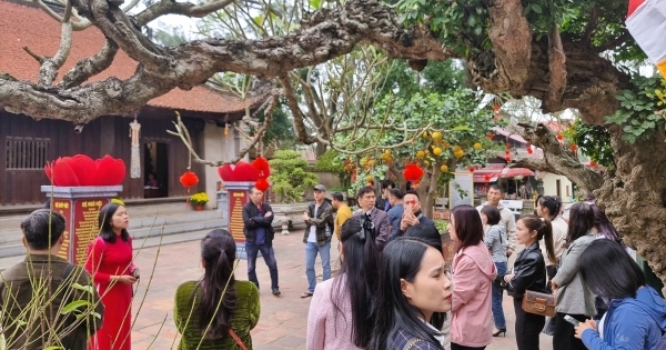 Đầu năm mới, hàng ngàn du khách về chùa Vĩnh Nghiêm vãn cảnh, lễ phật