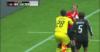[Video]: Thủ môn nhận thẻ vàng sau 2 lần cản phá thành công penalty